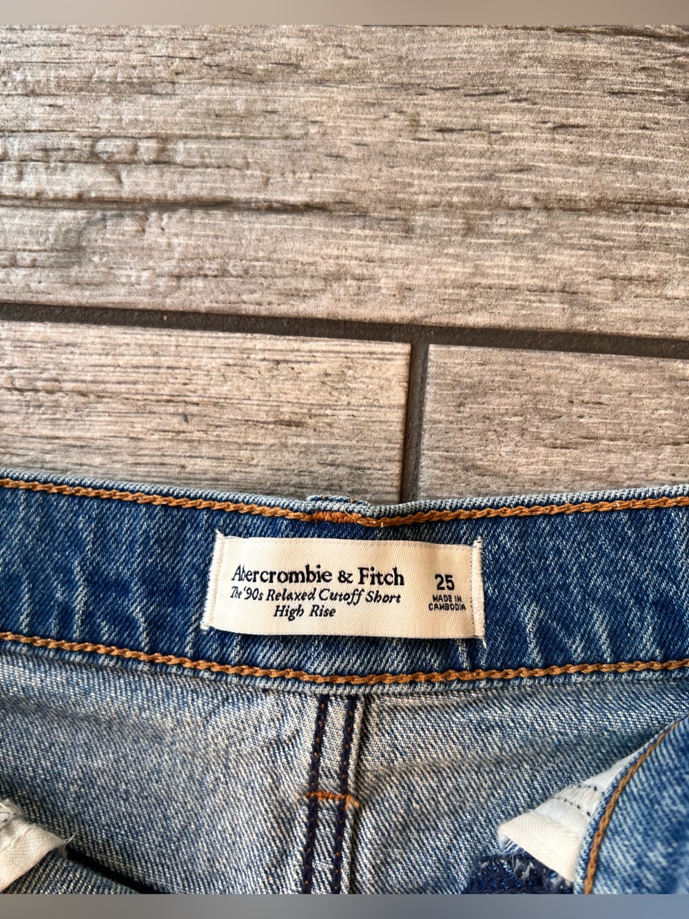 Abercrombie & Fitch Women's the 90's Relaxed Cutoff Shorts, High Rise, Size 25 - Picture 3 of 3
